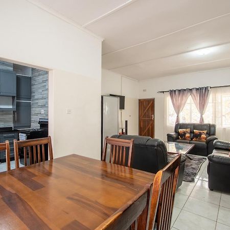 Wood Road Guest Lodge Air Terjun Victoria Bagian luar foto