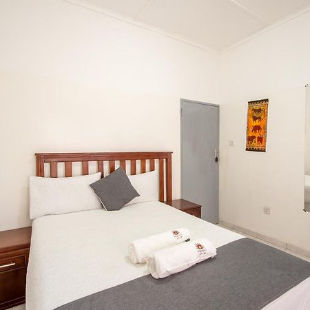 Wood Road Guest Lodge Air Terjun Victoria Bagian luar foto