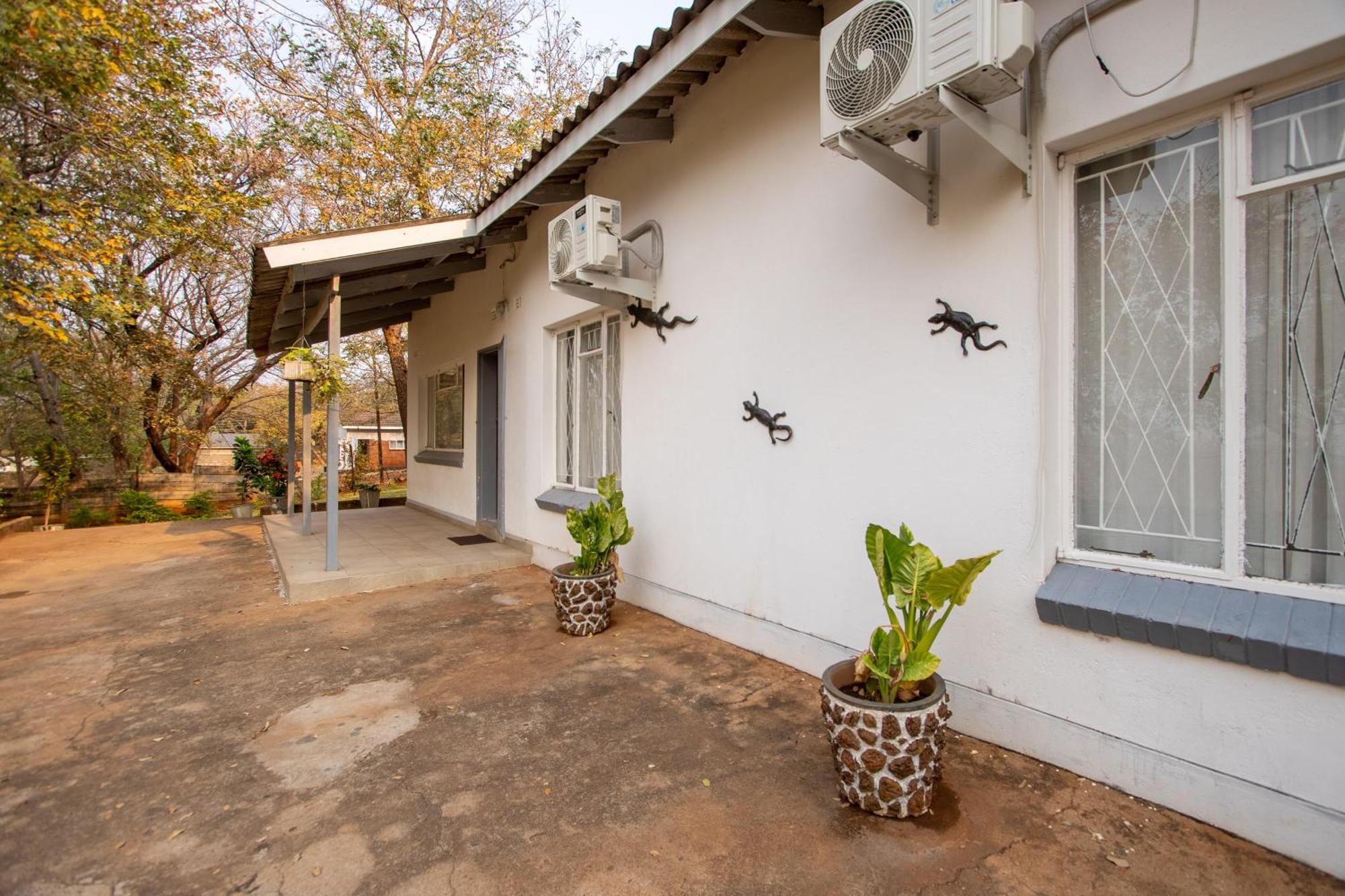 Wood Road Guest Lodge Air Terjun Victoria Bagian luar foto