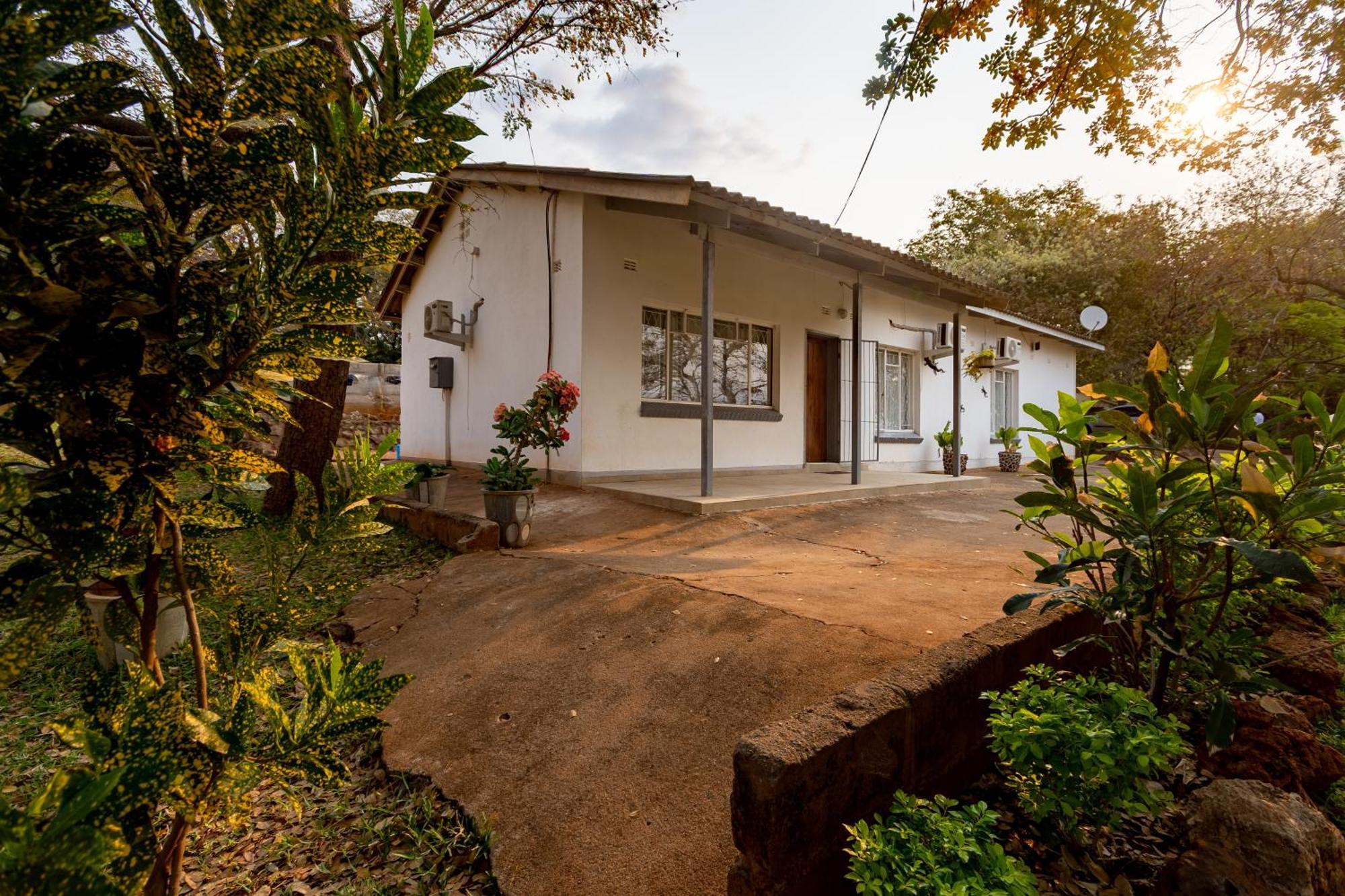Wood Road Guest Lodge Air Terjun Victoria Bagian luar foto