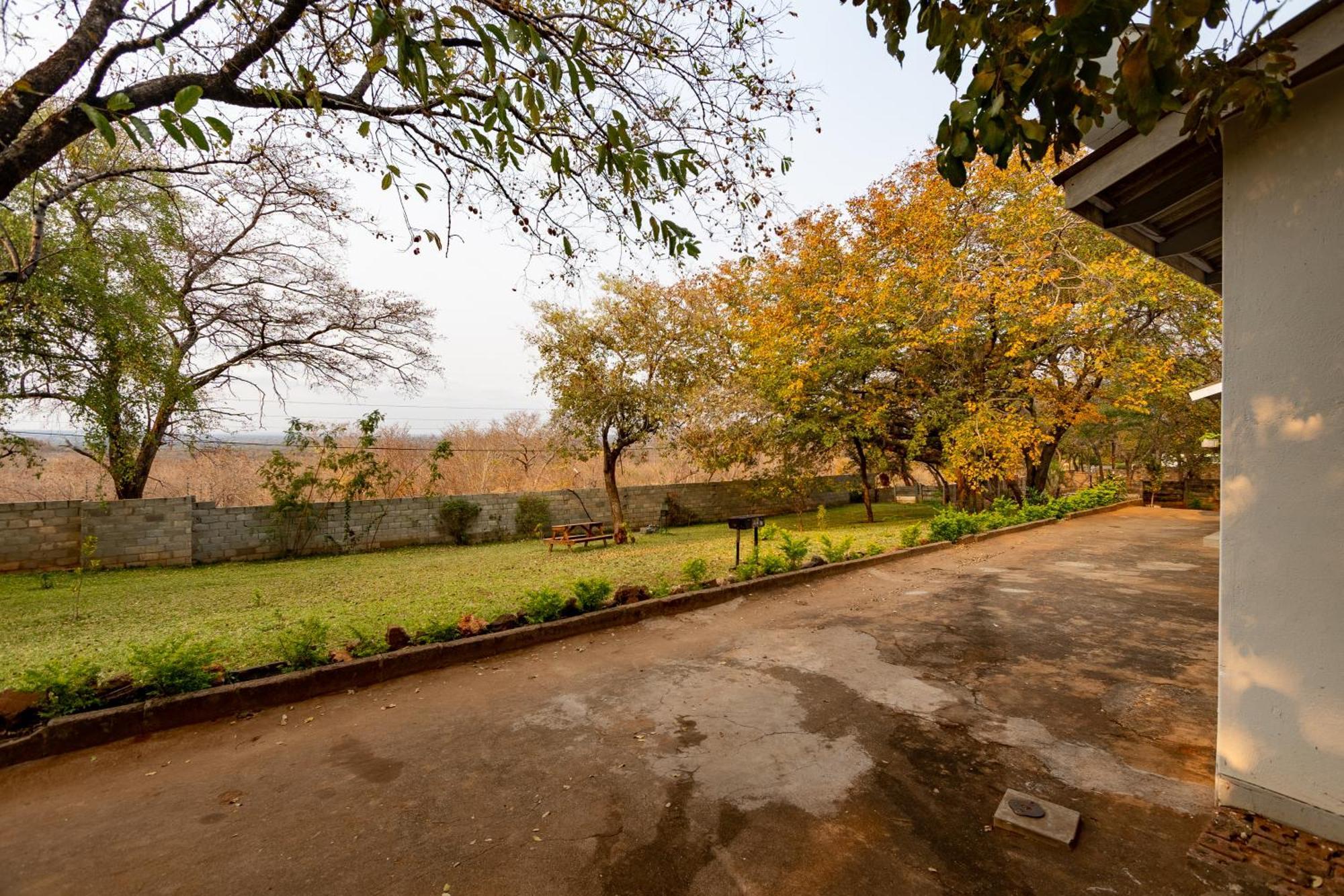 Wood Road Guest Lodge Air Terjun Victoria Bagian luar foto