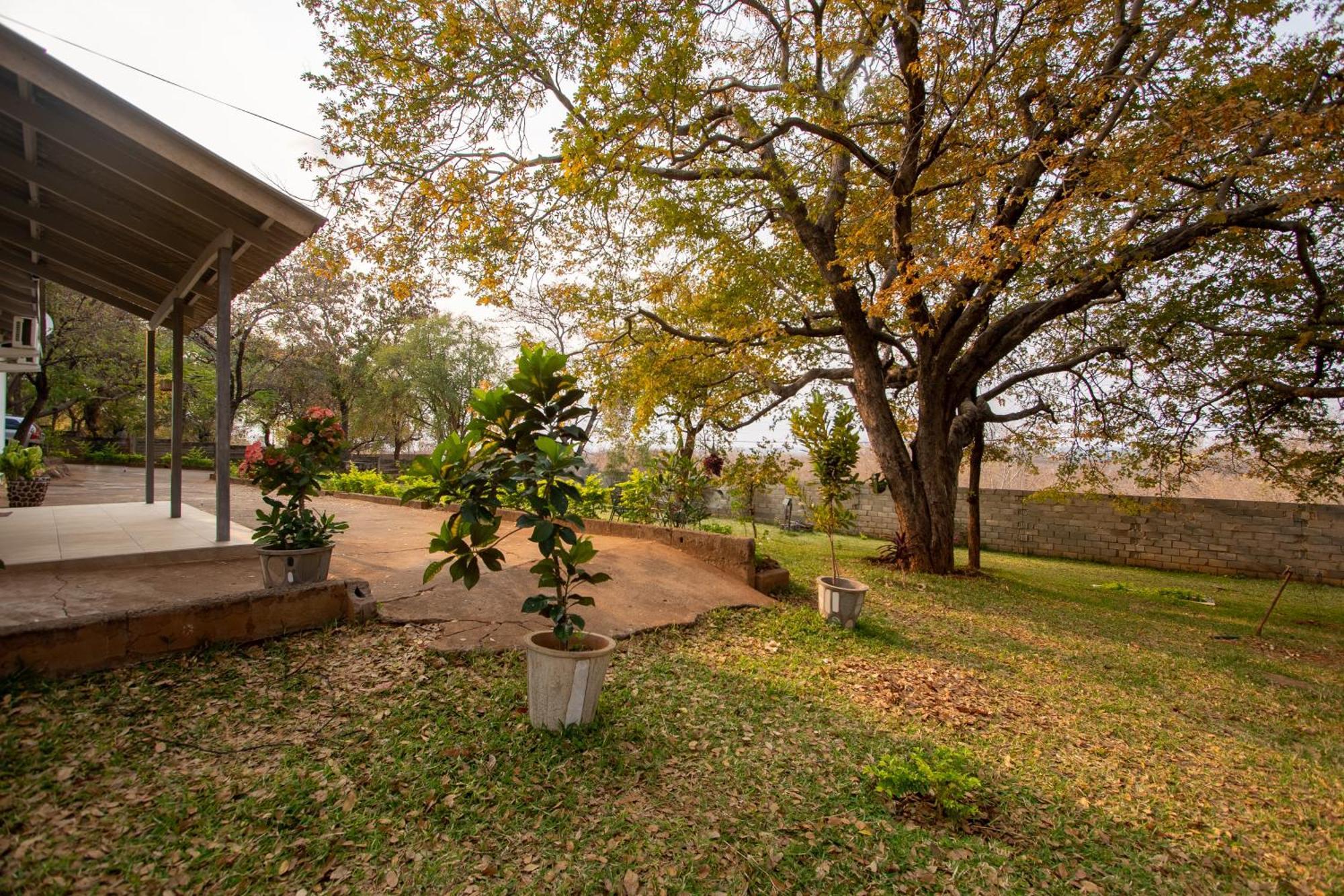 Wood Road Guest Lodge Air Terjun Victoria Bagian luar foto