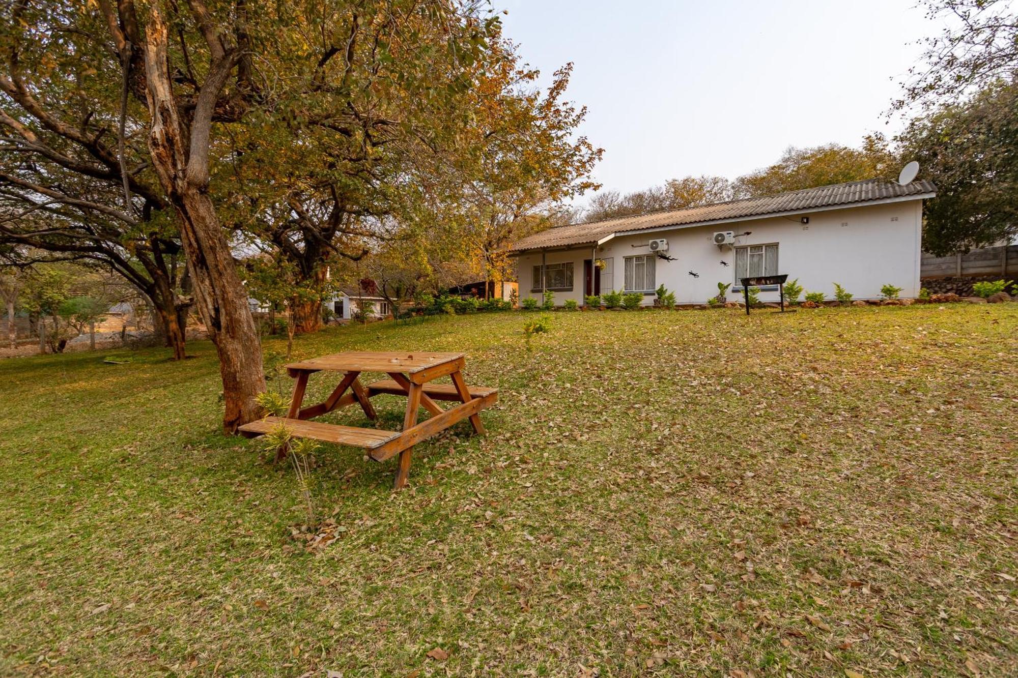 Wood Road Guest Lodge Air Terjun Victoria Bagian luar foto